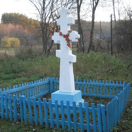 Хрест, встановлений на честь 920-ліття хрещення України – Русі