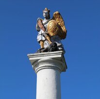 Св. Архангел Михаїл на колоні