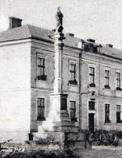 Пам'ятник святому Роху в Копичинцях. Знищений комуністами в 1952 р. Фото міжвоєнного періоду ХХ ст.